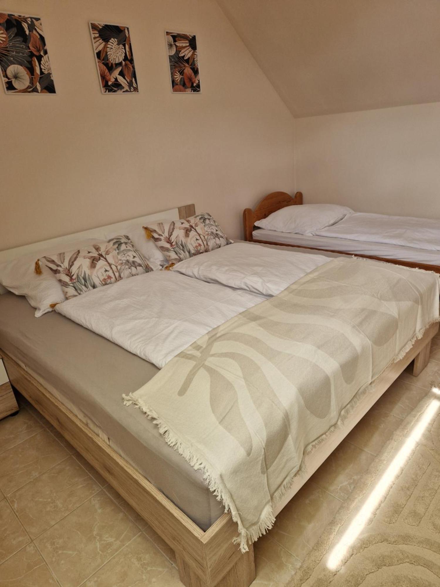 Magnolia Apartman ไฮจ์ดุสโซบอสโล ภายนอก รูปภาพ